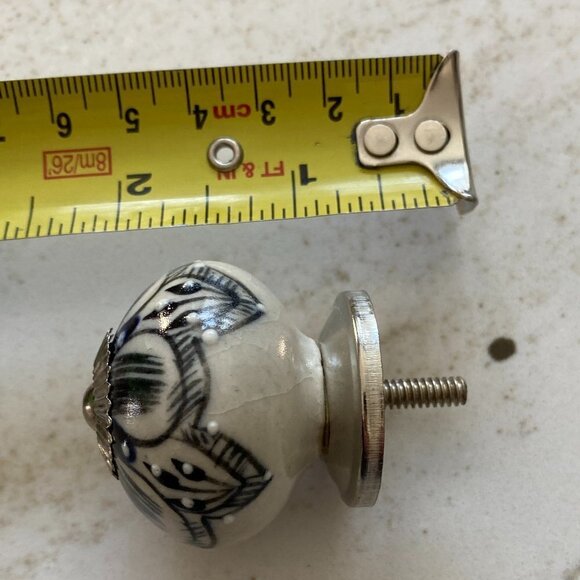 Many sets of 6 Black & white ceramic knob/pull - Picture 3 of 5